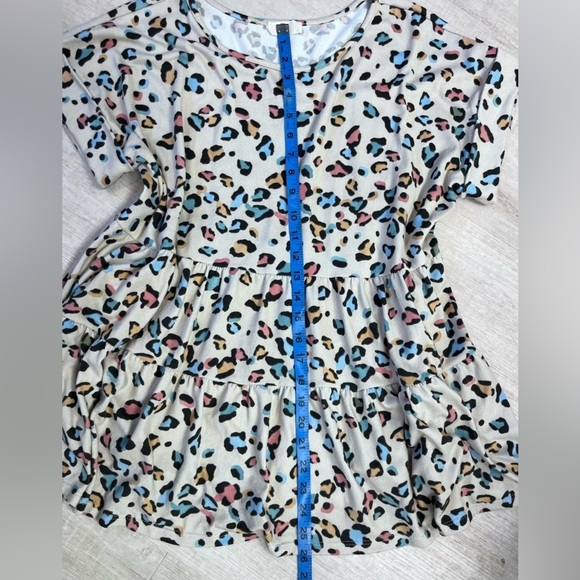 Entro Cheetah Print Short Sleeve Top - Picture 2 of 4